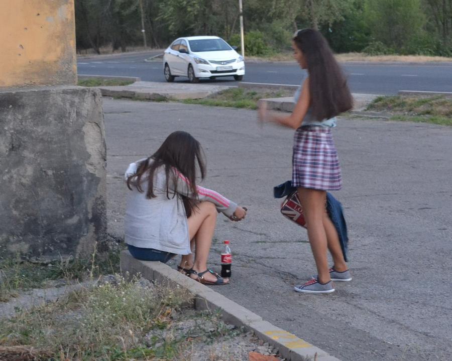 Казахстан. Девушки. Кока-кола.jpg